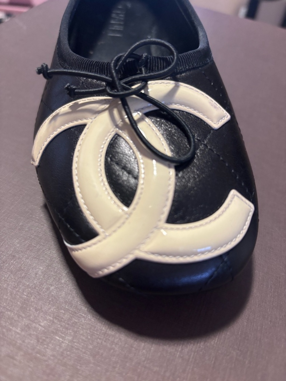 CHANEL Black Leather Ballet Flats with White CC Appliqué - Picture 6 of 6